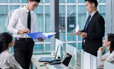 互聯(lián)網(wǎng)經(jīng)營范圍的多元化實踐 從銷售到技術(shù)咨詢服務(wù)的全面解析